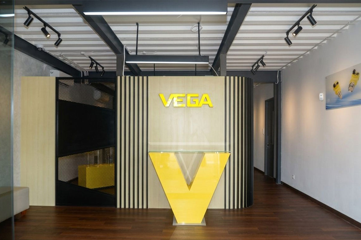 Vega — façade detail